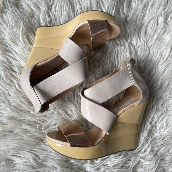 Diane von Furstenberg DVF Rose Gold Pumice Beige Leather Strappy Opal Wedges 8 - Picture 4 of 11